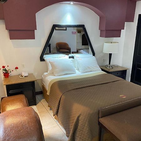 Hotel Yolanda Тихуана Экстерьер фото