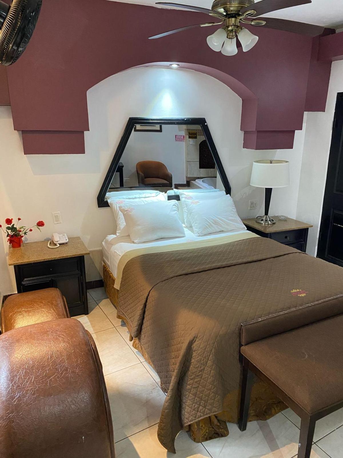 Hotel Yolanda Тихуана Экстерьер фото